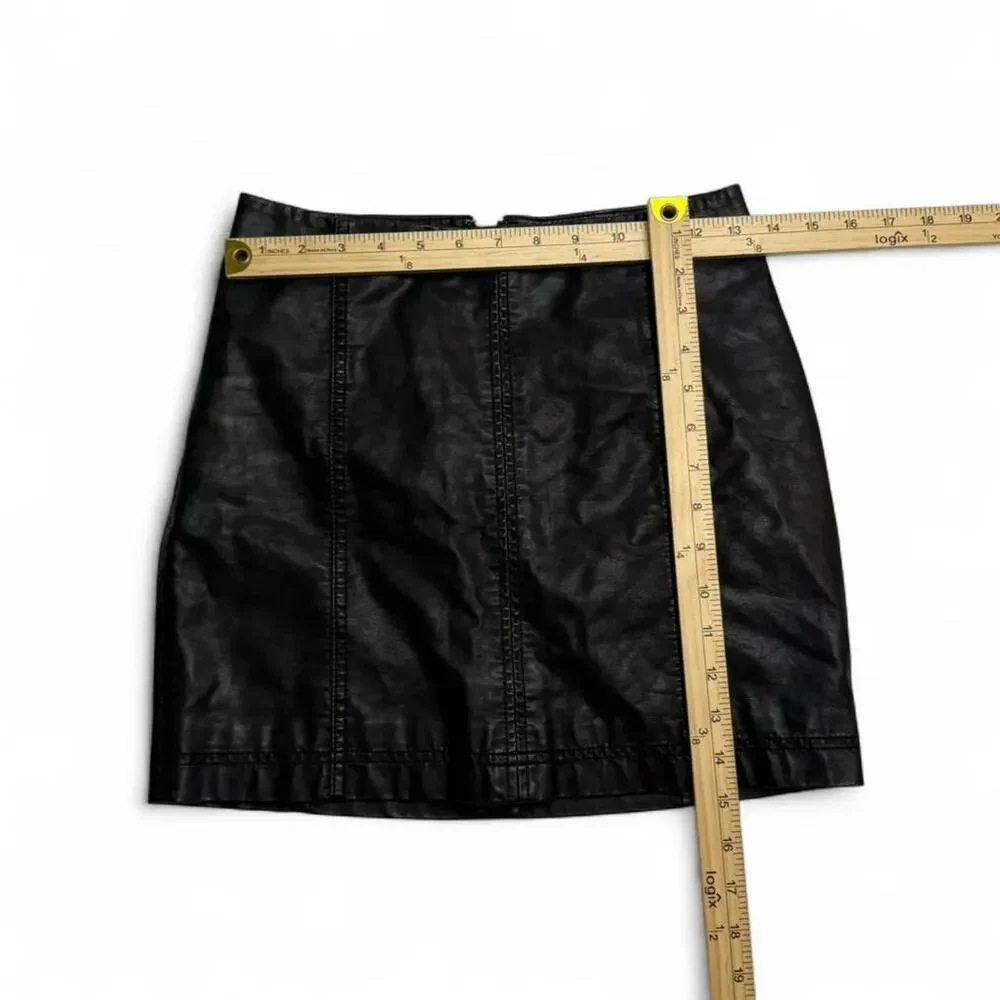 Free People Black Leather Mini Skirt Size 0 (Small) Staple Piece Mini Skirt